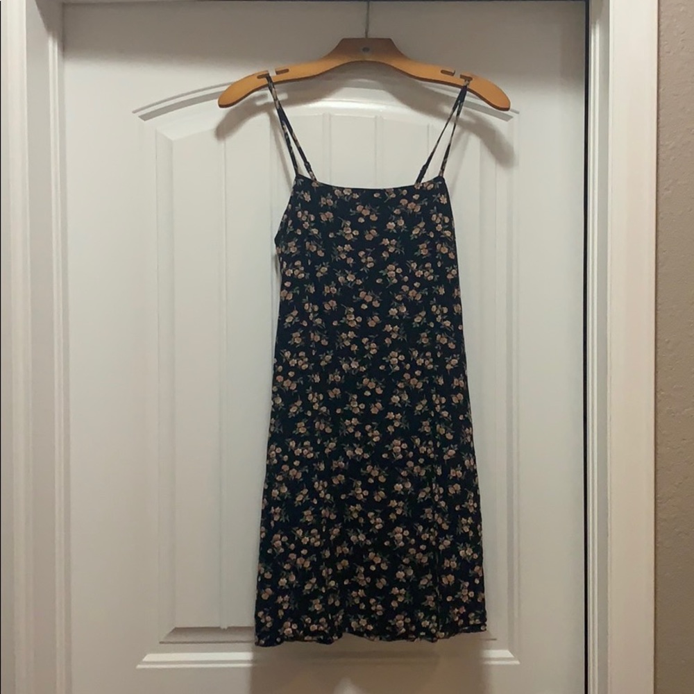 American Eagle Floral peep hole back dress